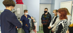 Специалисты детской поликлиники Нягани продолжают профориентационную работу со школьниками