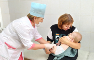 Вакцинация няганских детей ведется  по трем направлениям