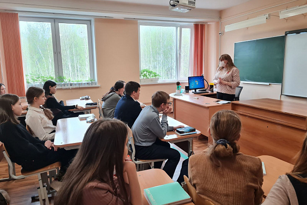 Специалисты Няганской городской детской поликлиники продолжают вести уроки здоровья по профилактике ВИЧ – инфекций.