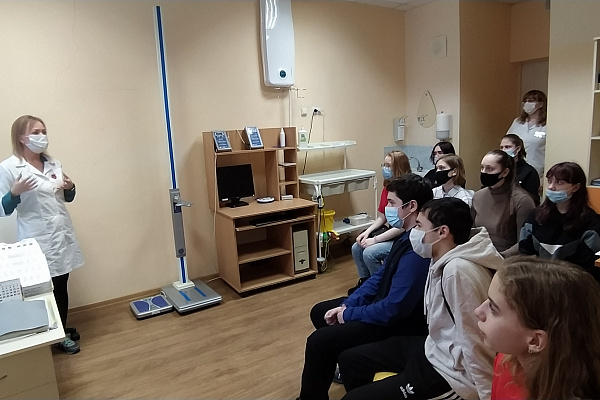 Психологи Няганской детской поликлиники провели для сотрудников и волонтеров - медиков  тематические беседы. 