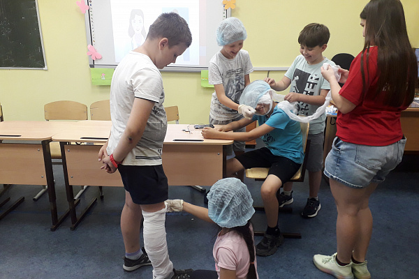 Летние каникулы волонтеры – медики используют для образования