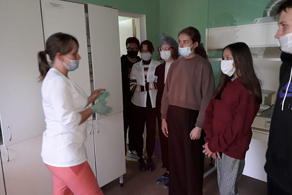 Специалисты Няганской городской детской поликлиники продолжают сотрудничество Центром профориентации  центральной городской библиотеки.