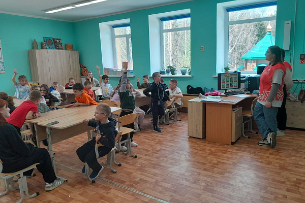 Специалисты детской поликлиники Нягани вышли к ребятам в летние лагеря