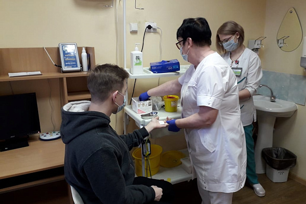 Специалисты Няганской городской детской поликлиники провели очередную акцию «Узнай свой уровень сахара в крови»