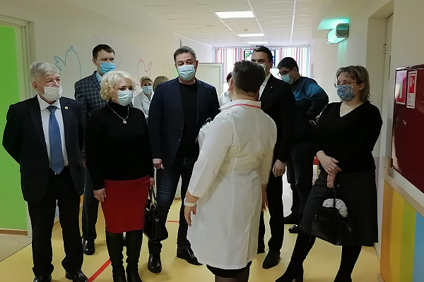 Андрей Осадчук: «В Нягани прилагаются все усилия для соответствия системы детского здравоохранения национальным стандартам»